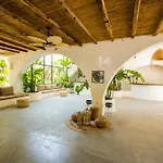 Ami Tai Superior Pet Lovers Hotel